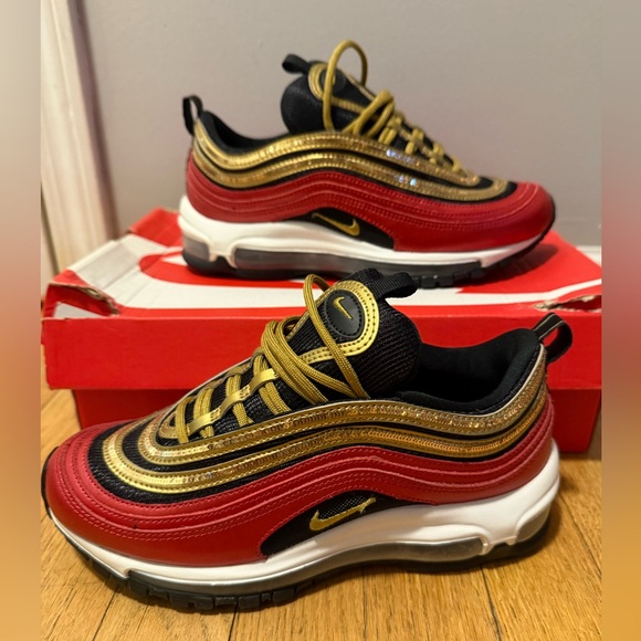 Women’s Air Max ‘97s - Picture 1 of 9